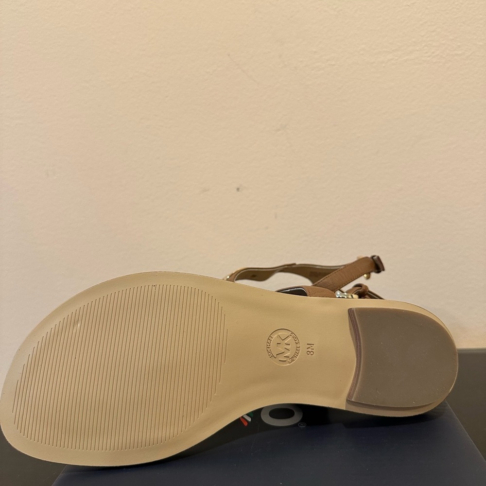 Michael Kors Brown Leather Sandals with Thong Design - Picture 4 of 7